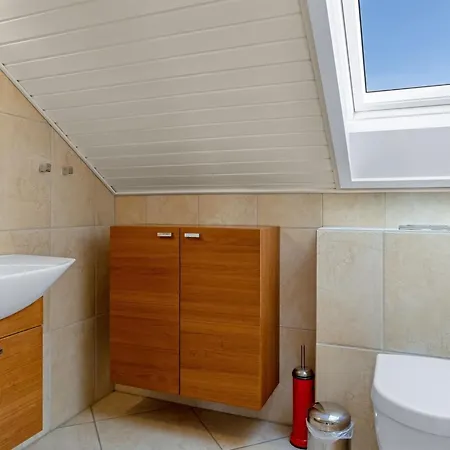 Hugo - 2-5km From The Sea By Interhome